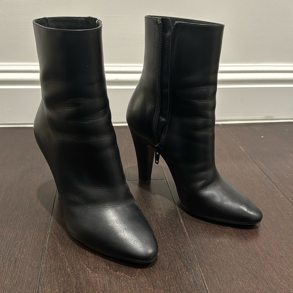 Size 37 YSL boots good condition leather pump boot